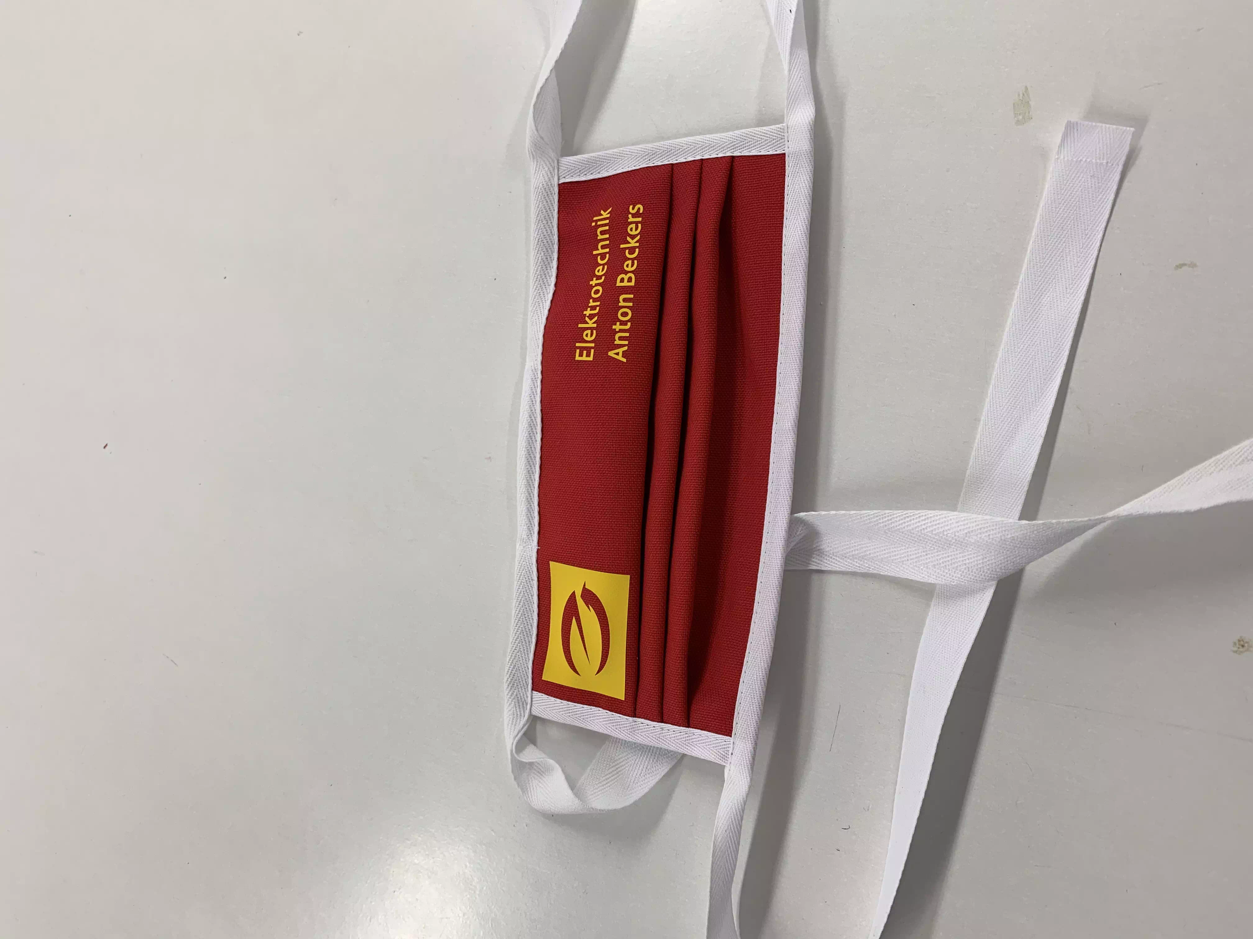 Oechermaske-rot-mit Branding-Logoaufdruck